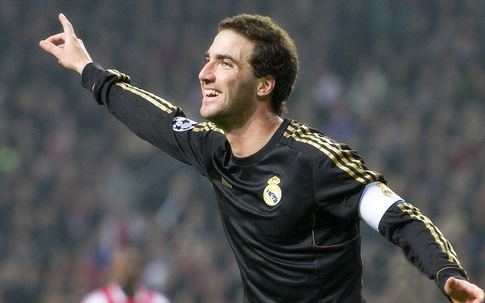 中超“龙狮对话”长春亚泰客场1比1战平武汉长江 雨战中双方互有攻守